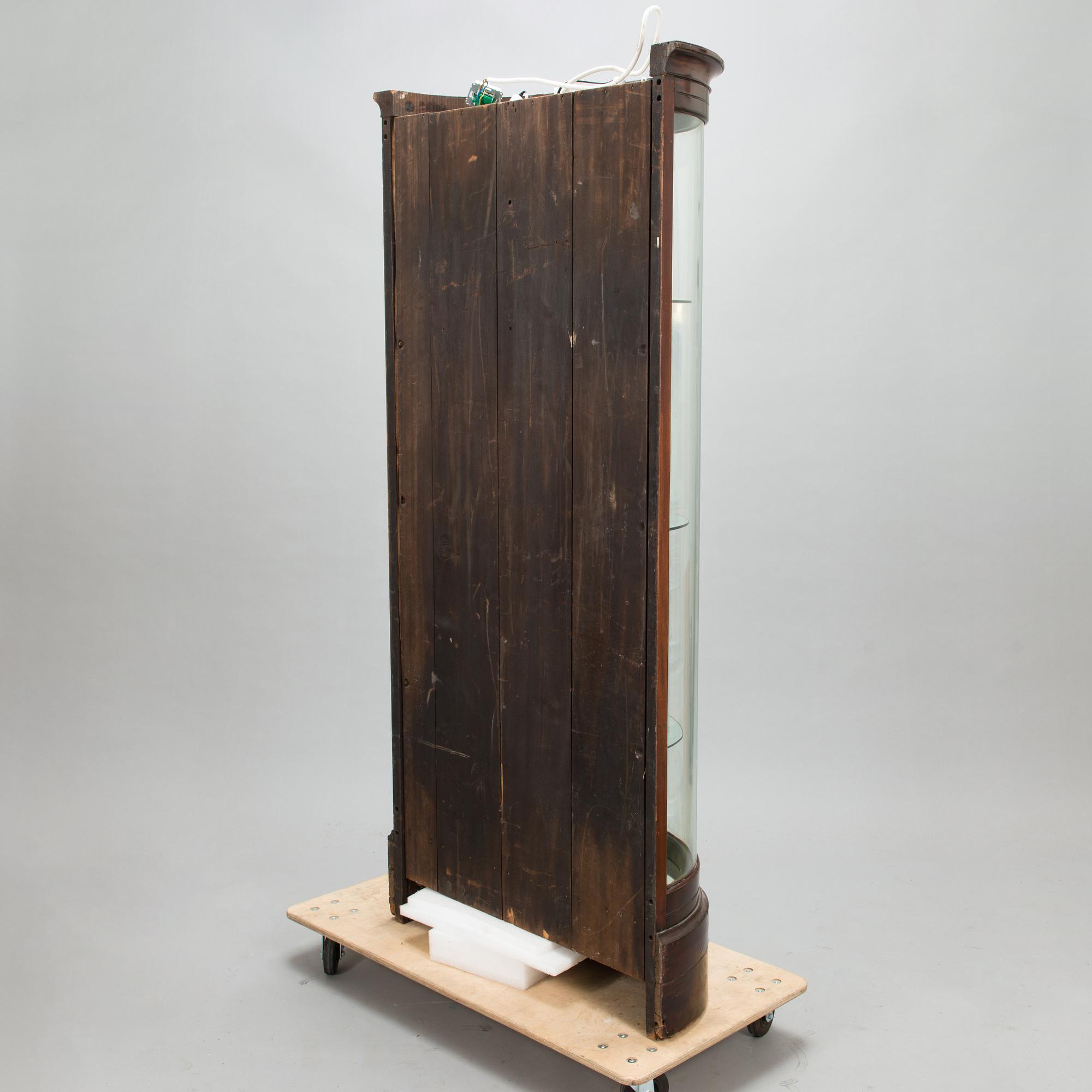An Art Deco display cabinet from early 20th century.
