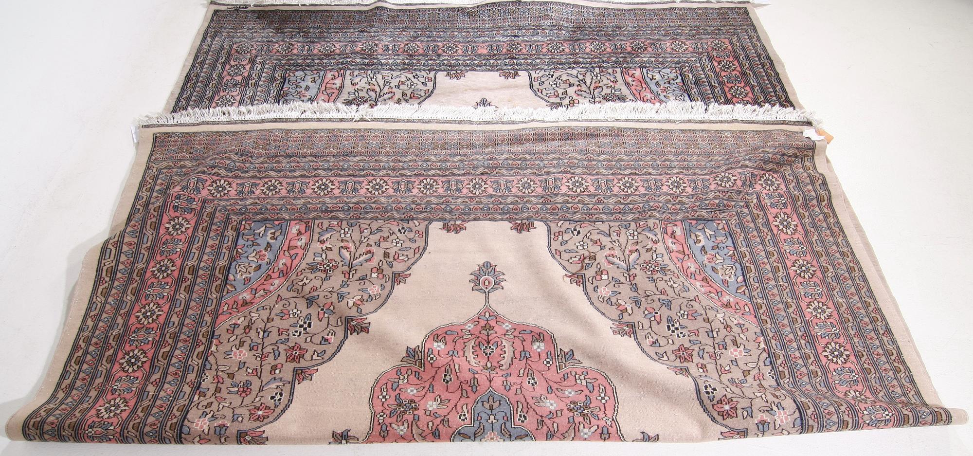 MATTA, orientalisk. Ca 300 x 225.