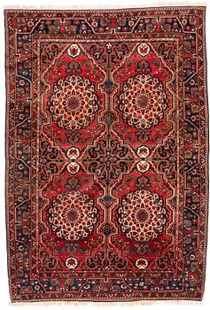 Carpet, Mahal/Bakhtiari, 150 x 218 cm.