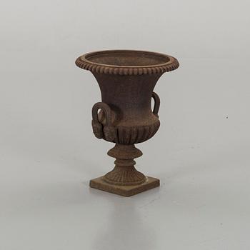 TRÄDGÅRDSURNA, gjutjärn, 1900-tal.