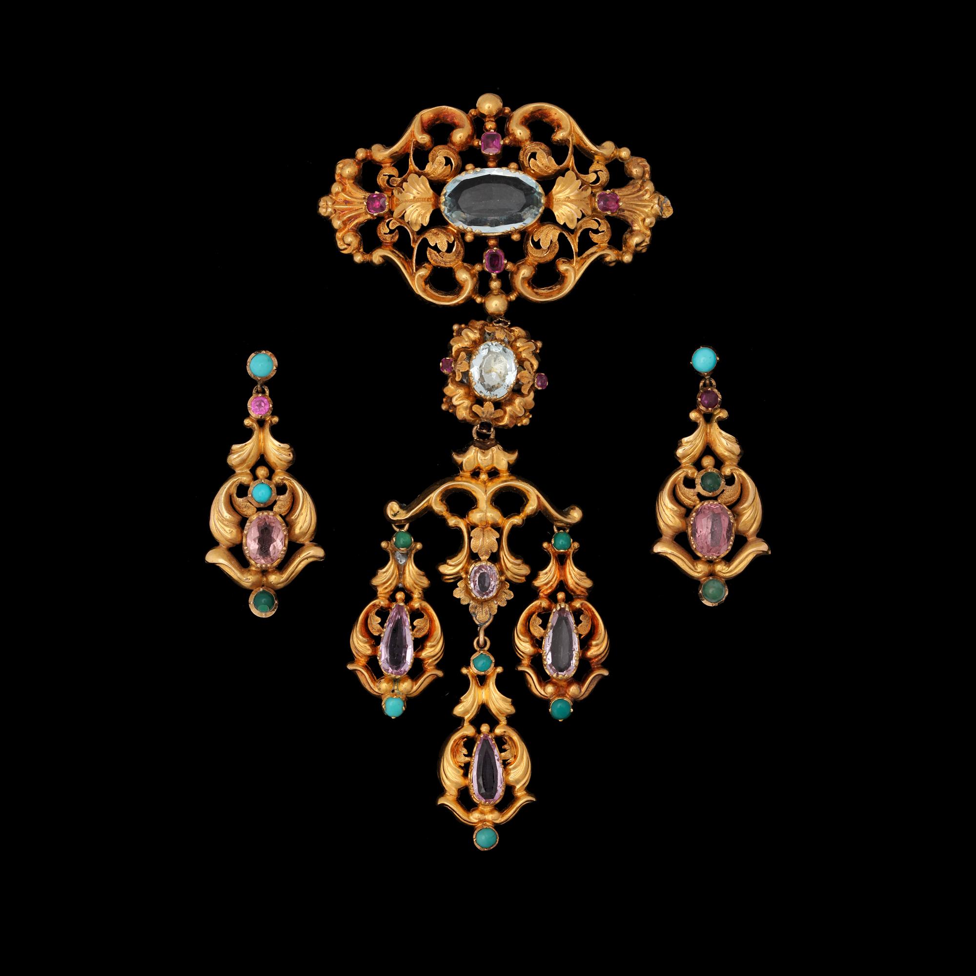 A brooch and a pair of earrings, 19th century.