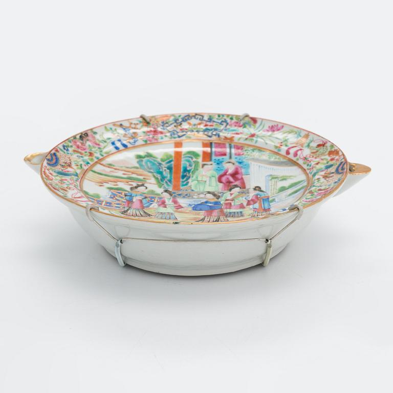 A hot water porcelain dish, Qing dynasty, Canton, China 19th Century.