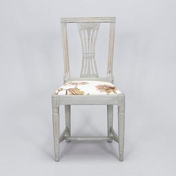 Skrivbord, gustaviansk stil, 1900-tal och stol, gustavianskt provinsarbete, 1700-talets slut.