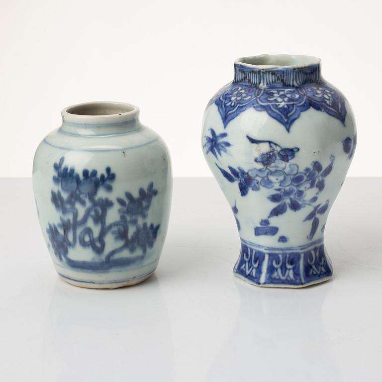Two blue and white jars, 17th century.
