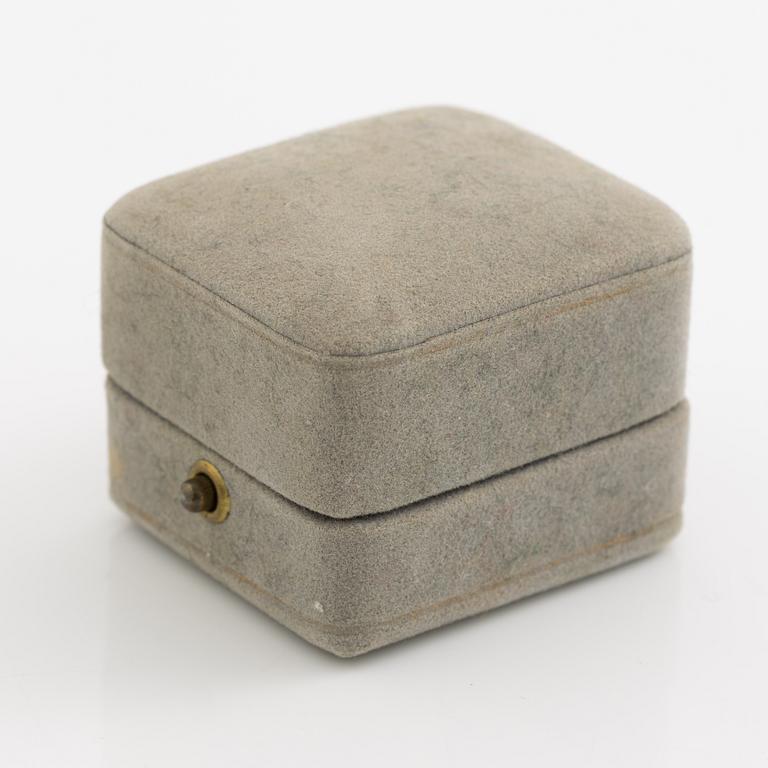 Ring, 18K white gold set with brilliant-cut and octagonal-cut diamonds.