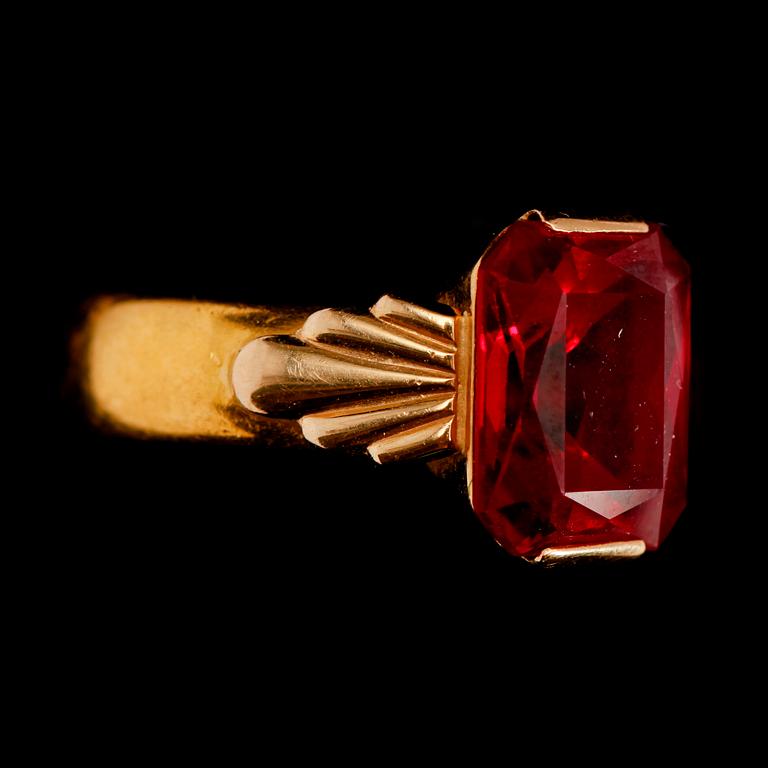 RING, 23 k guld, 1926. Vikt ca 6 g.