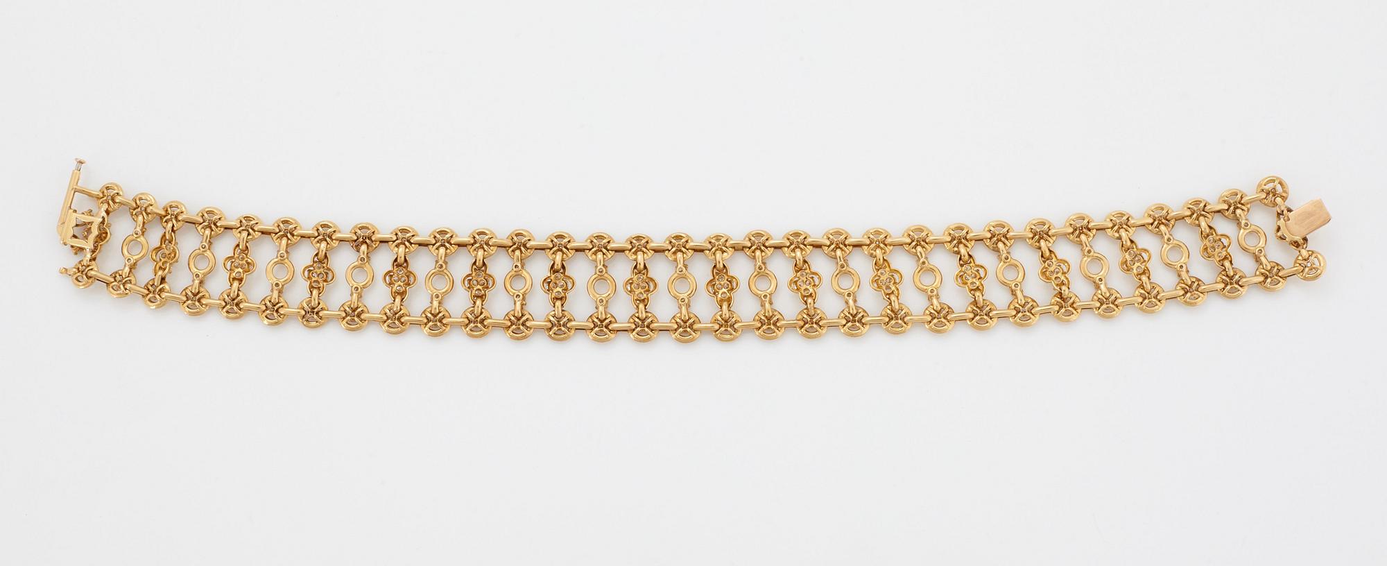 A Van Cleef et Arpels necklace in 18K gold set with round brilliant-cut diamonds, possibly a special order.