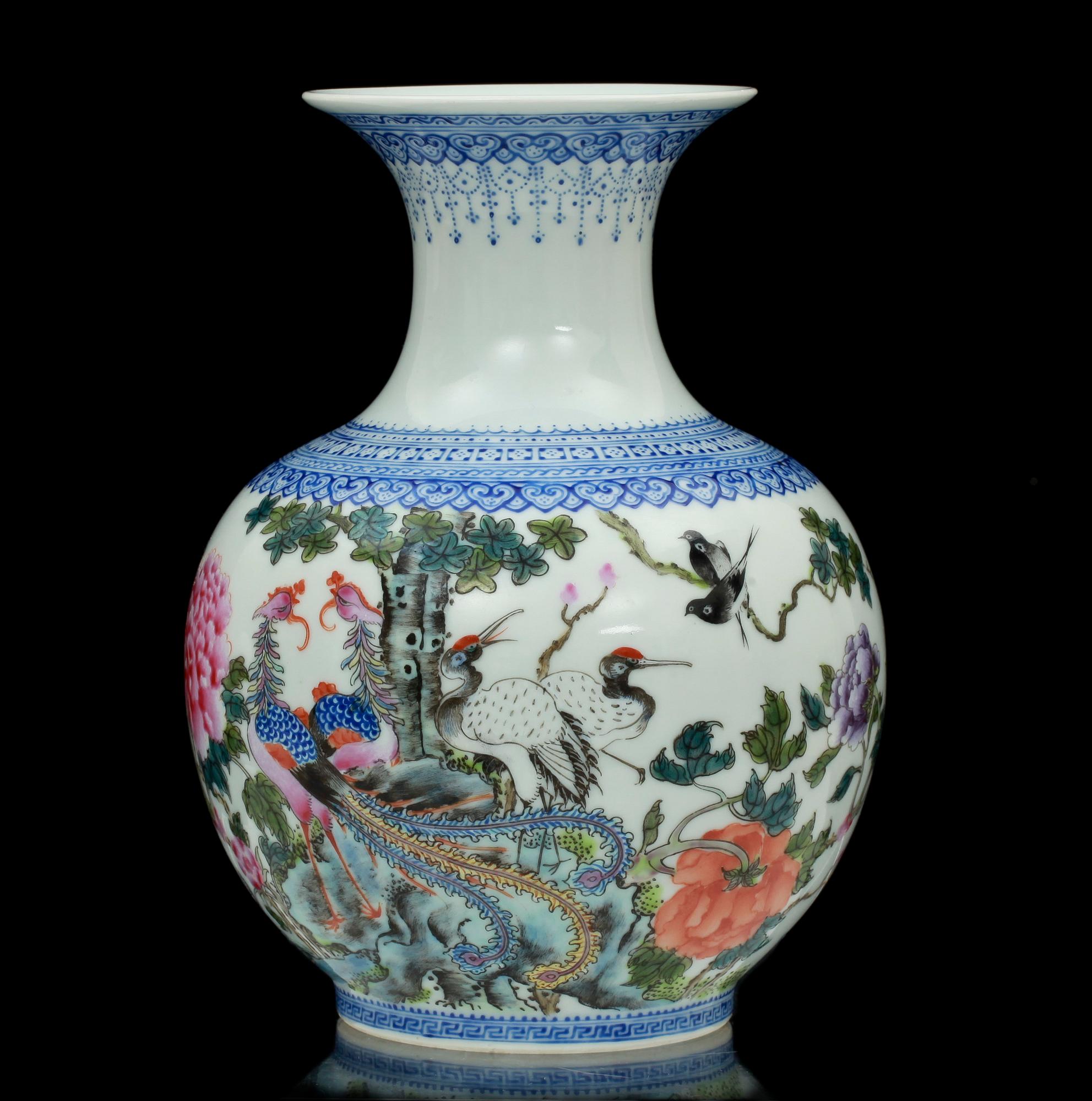 VAS, porslin, Kina, 1900-talets mitt.