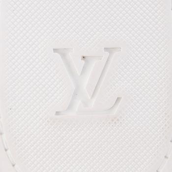 LOUIS VUITTON High Top Lace Up Sneakers in size 39.