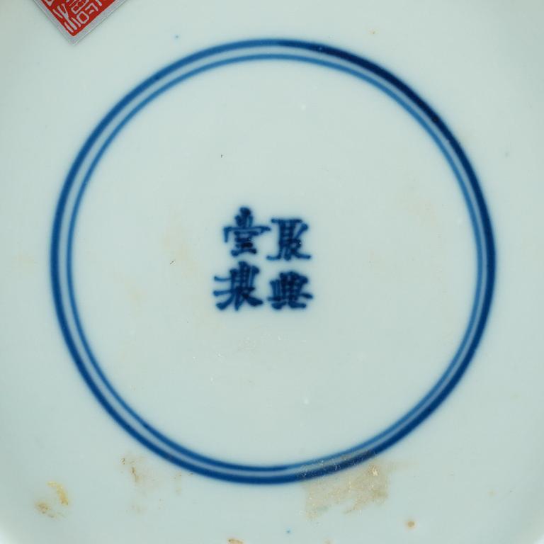 A blue and white dish, Qing dynasty, Kangxi (1662-1722).