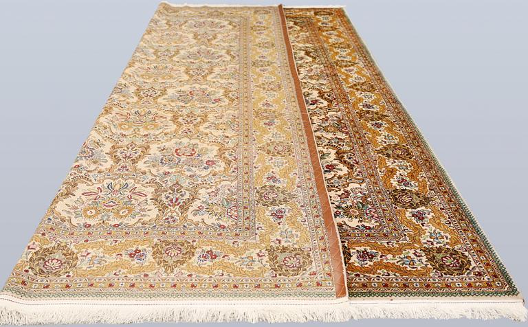 A part silk Ghom carpet, c. 420 x 310 cm.