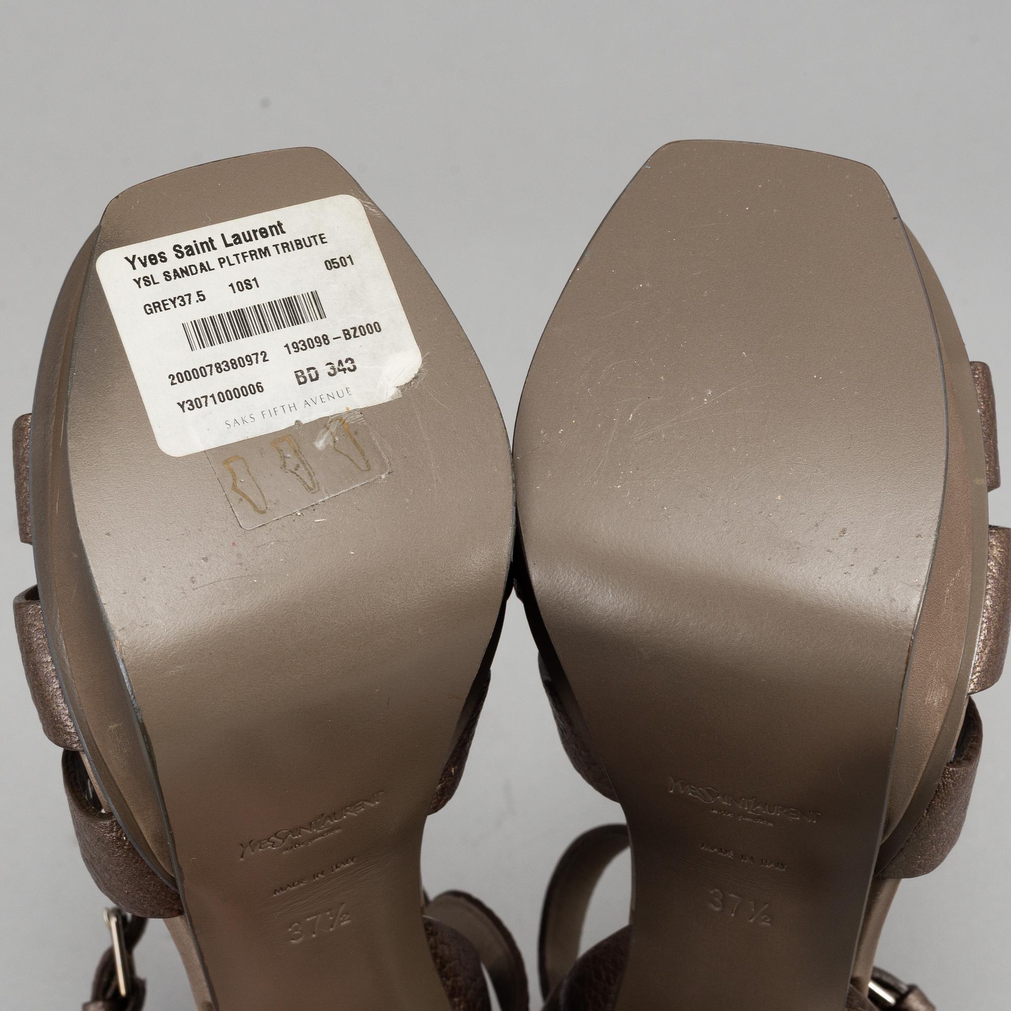 YVES SAINT LAURENT, a pair of open toe patent leather shoes, size 37½.