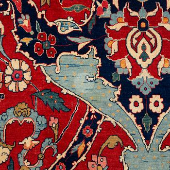 An antique/semi-antique Tabriz carpet of 'Vase design', ca 509 x 359 cm.