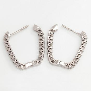 Örhängen, 18K vitguld med briljantslipade diamanter.