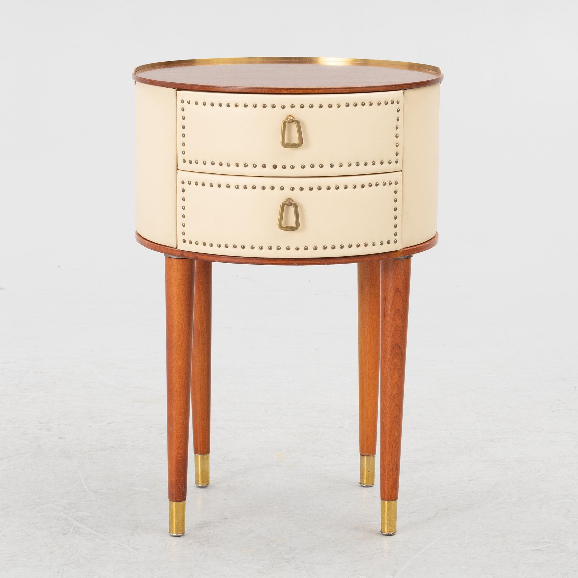 Sängbord, Halvdan Petterssons Möbelfabrik, Tibro, 1900-talets mitt.