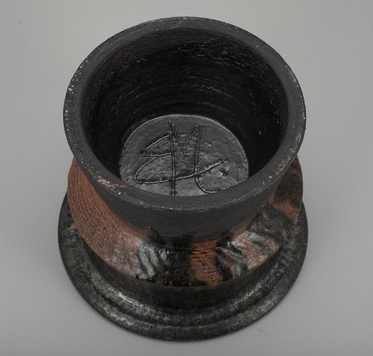 EILA MUNKKI, keramik, monogramsignering EM.