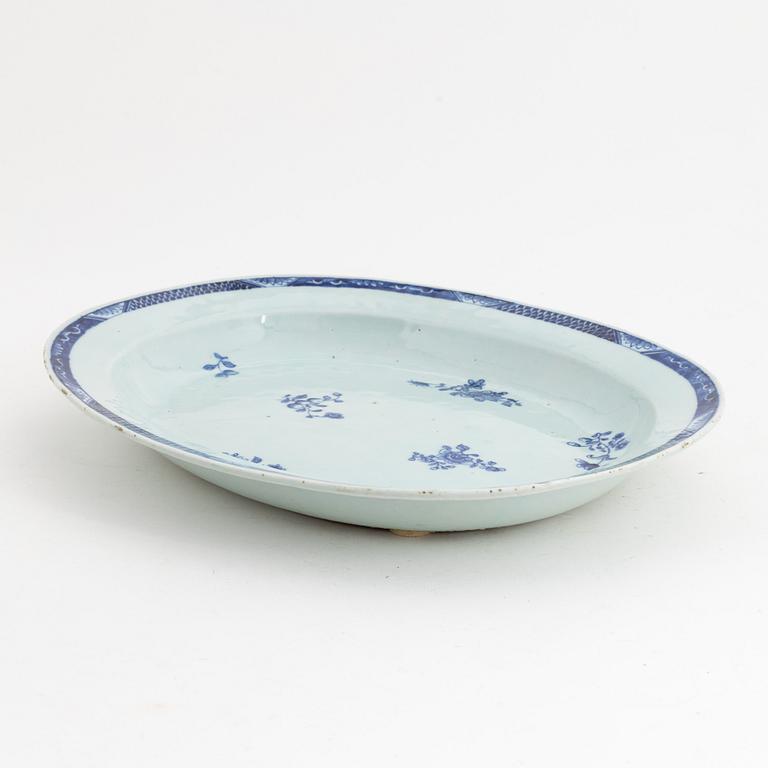 Terrinfat, porslin, Kina, Qingdynastin, 1700/1800-tal.