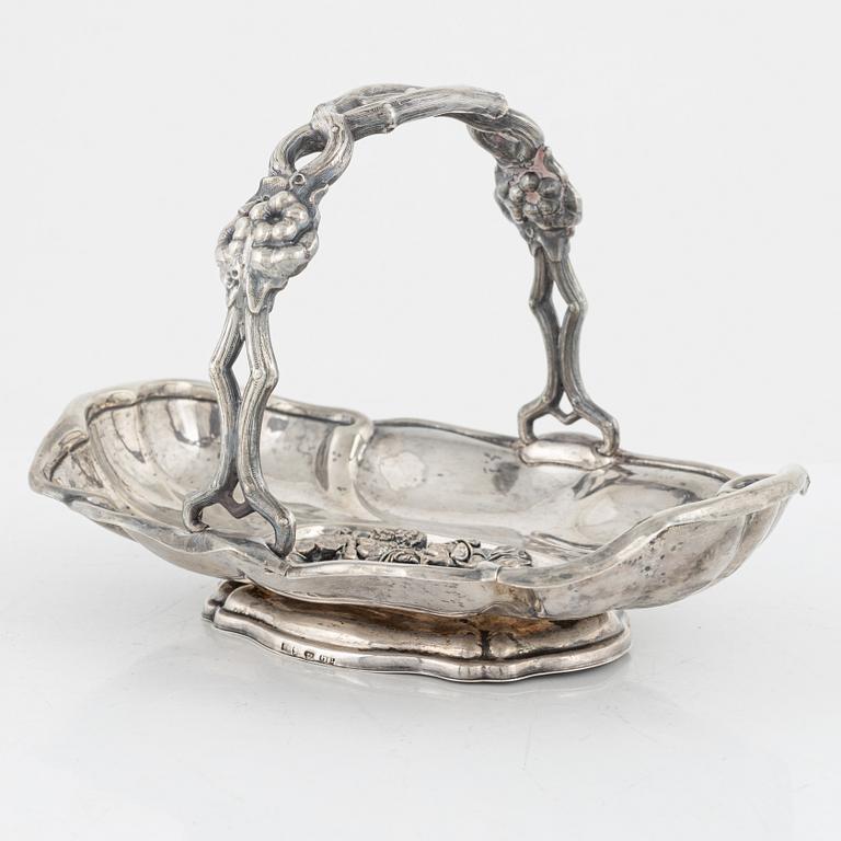 Gustaf Theodor Folcker, konfektkorg, silver, Stockholm 1857.