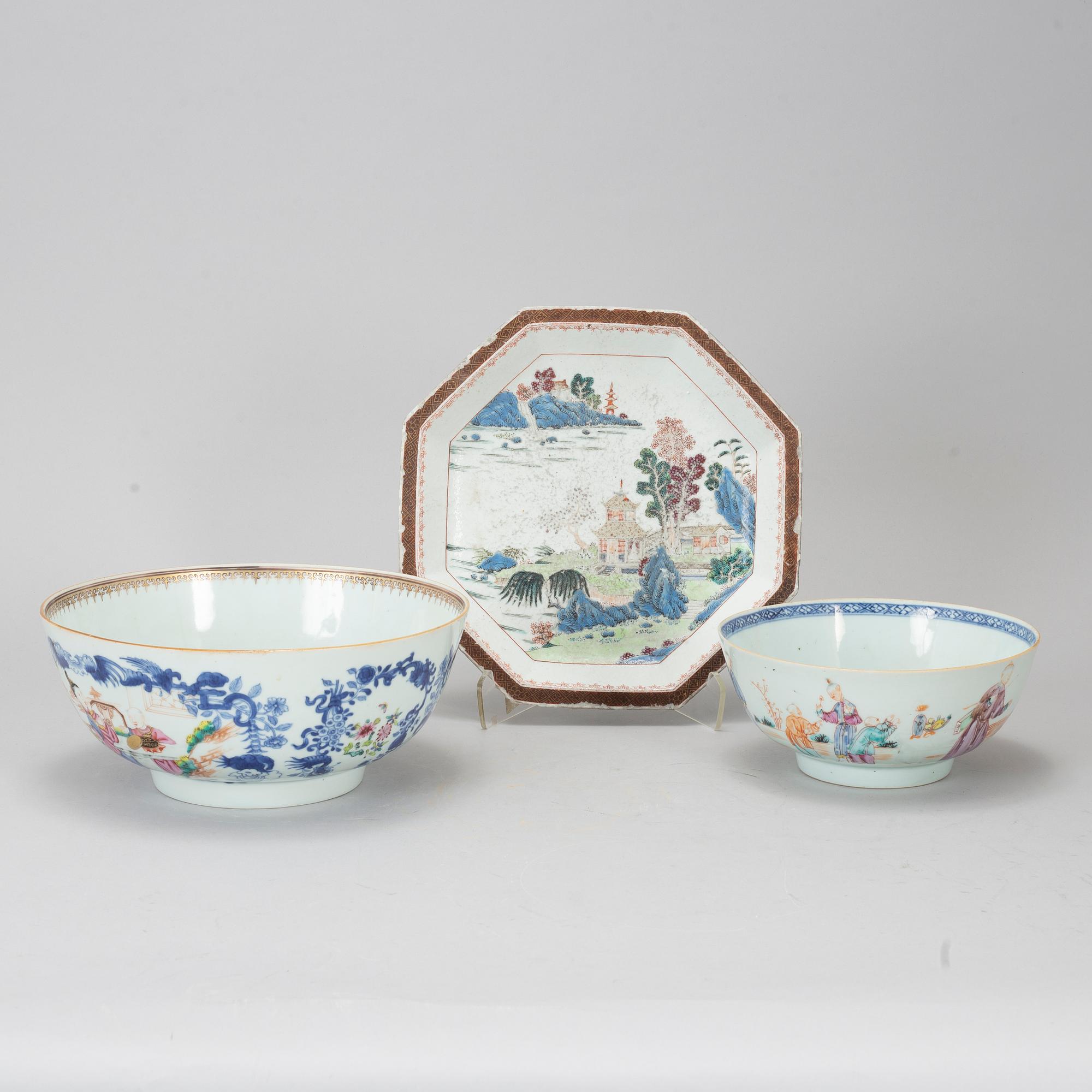 A group of three famille rose export porcelain objects, Qing dynasty, Qianlong (1736-95).