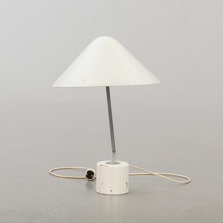 A DESK LAMP "SWING VIP" BY JÖRGEN GAMMELGAARD FFOR DESIGN FORUM  1983.