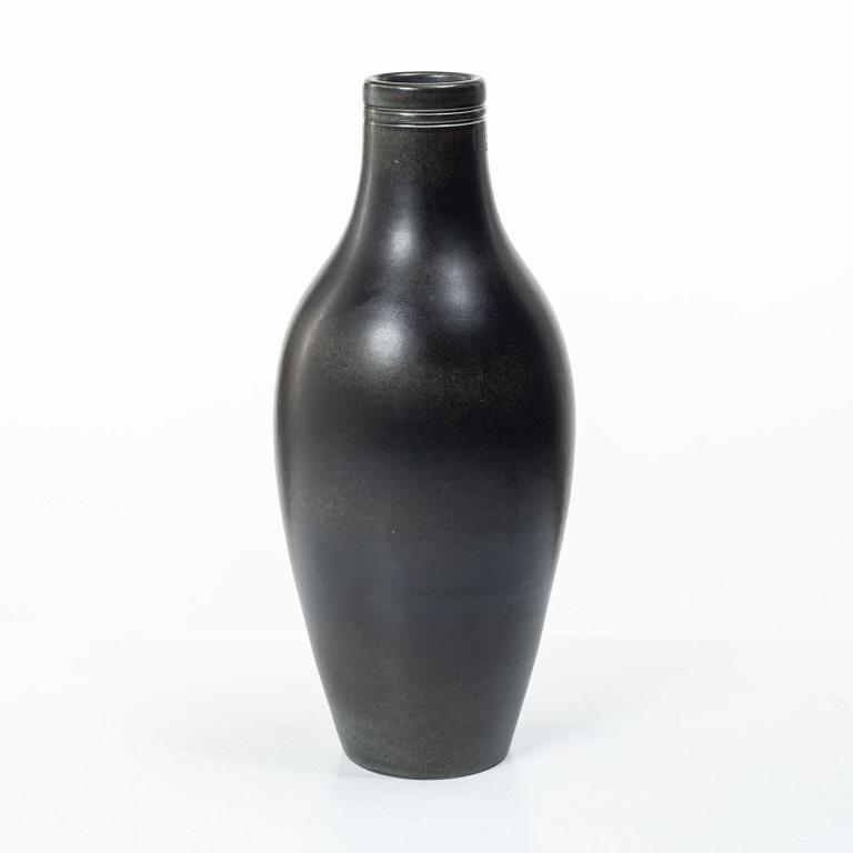 Gunnar Nylund, A stoneware vase, Rörstrand.