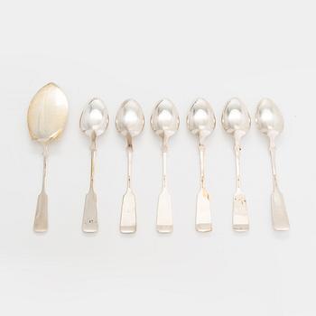 A set of 18 silver spoons and a cake server with sea shell motif, Kultakeskus, Hämeenlinna 1948-54.