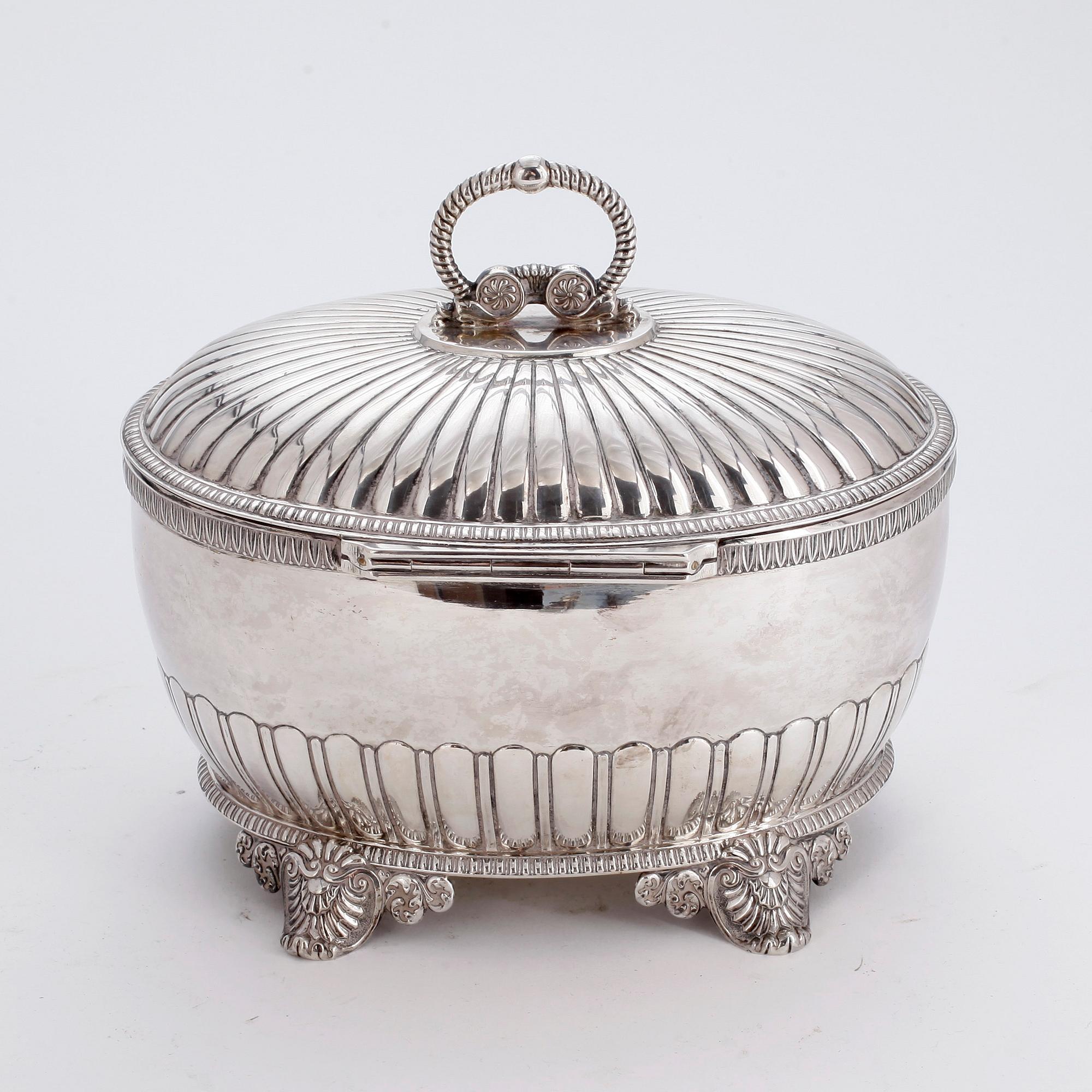SOCKERSKRIN, silver, empire, Adolf Zethelius, Stockholm, 1828. vikt 704 gram.