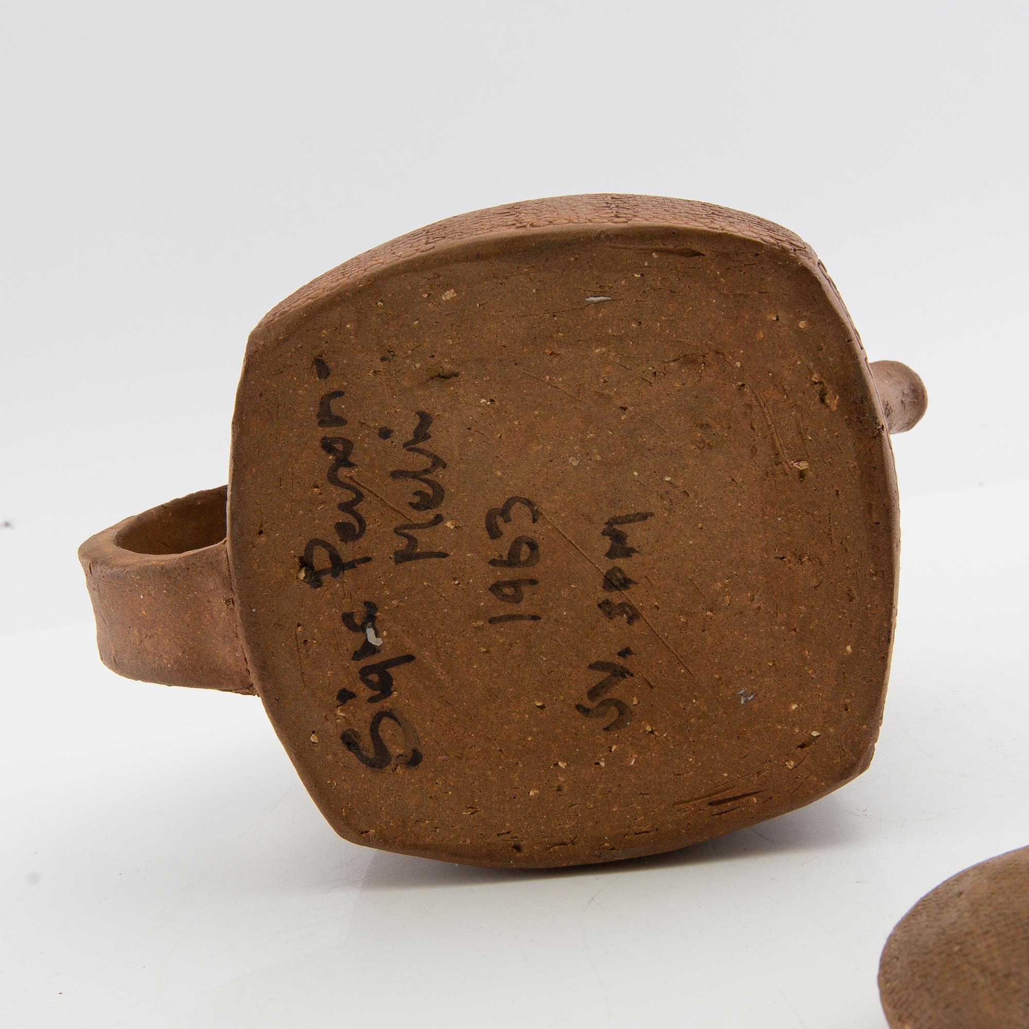 Signe Persson-Melin, teapot, stoneware.