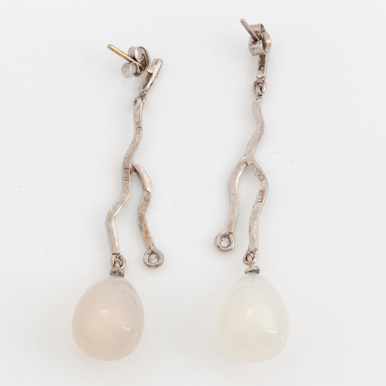 Earrings, with chalcedony drops and brilliant-cut diamonds.