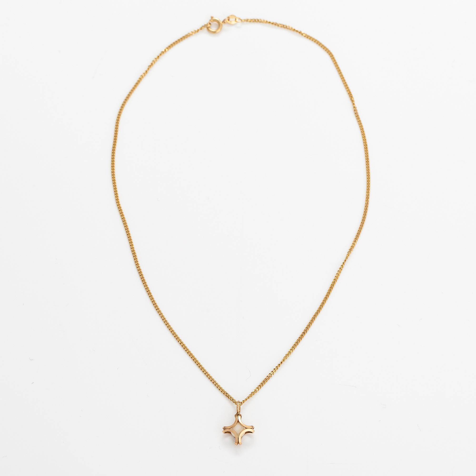 Elis Kauppi, kaulakoru, 14K kultaa ja viljelty helmi. Kupittaan kulta, Turku.