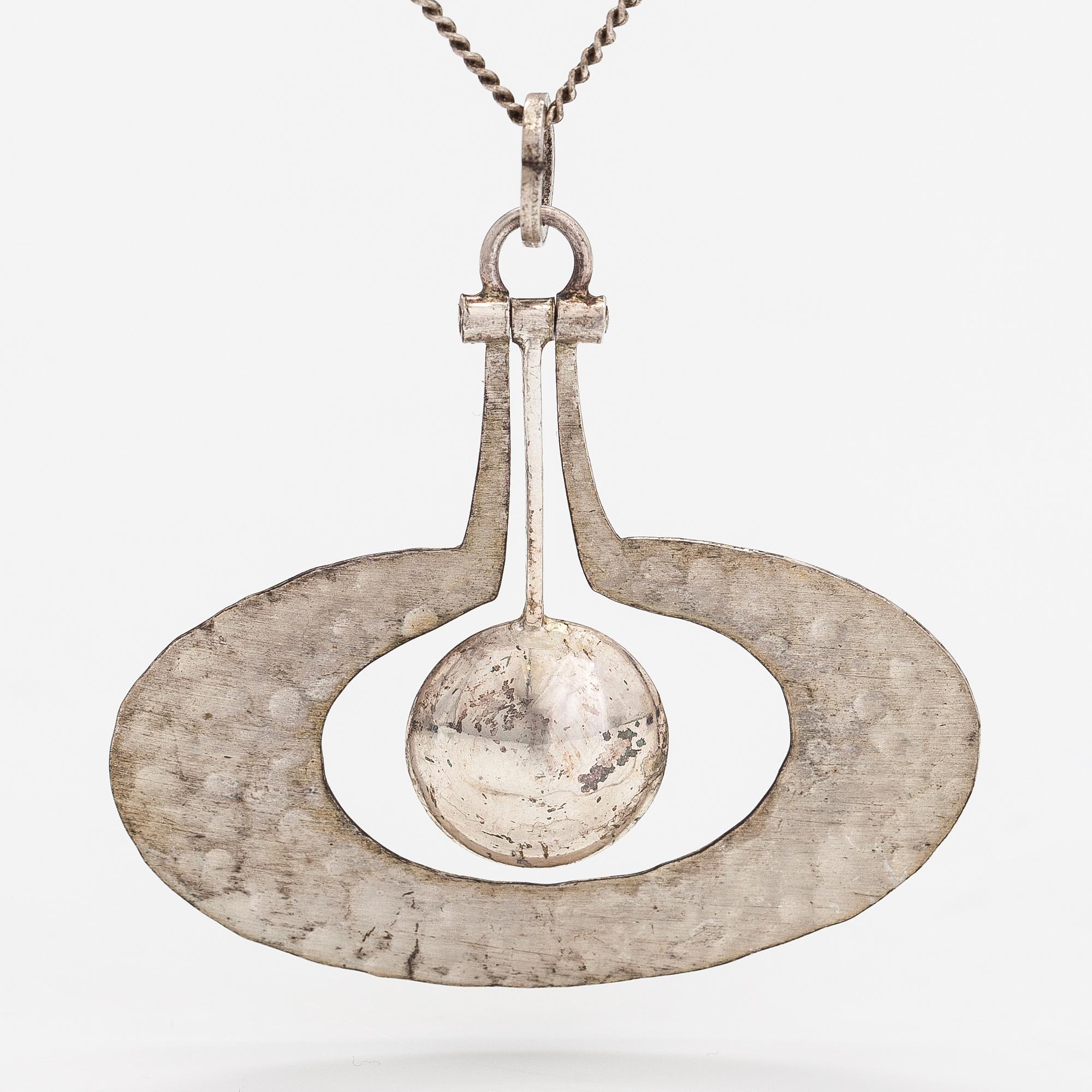 Tapio Wirkkala, halsband "Päron", sterlingsilver. Kultakeskus, Tammerfors 1975.