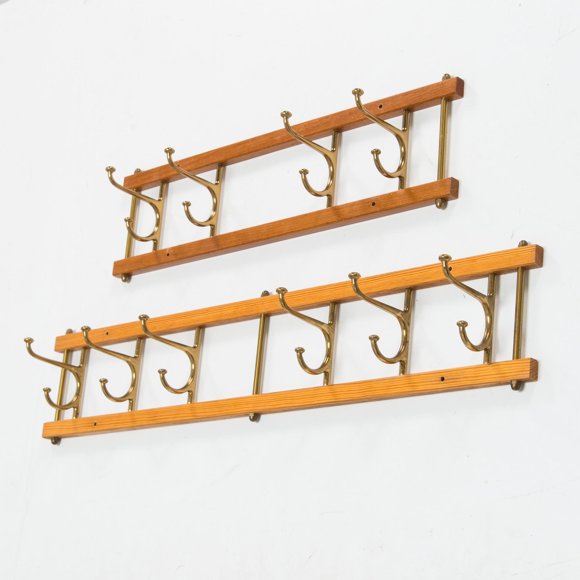 Klädhängare, 2 st, "Dekorativ", Skoglunds metallgjuteri, Anderstorp, 1900-talets mitt.