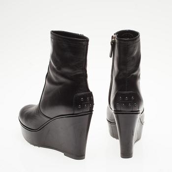 SKOR, Tod's.