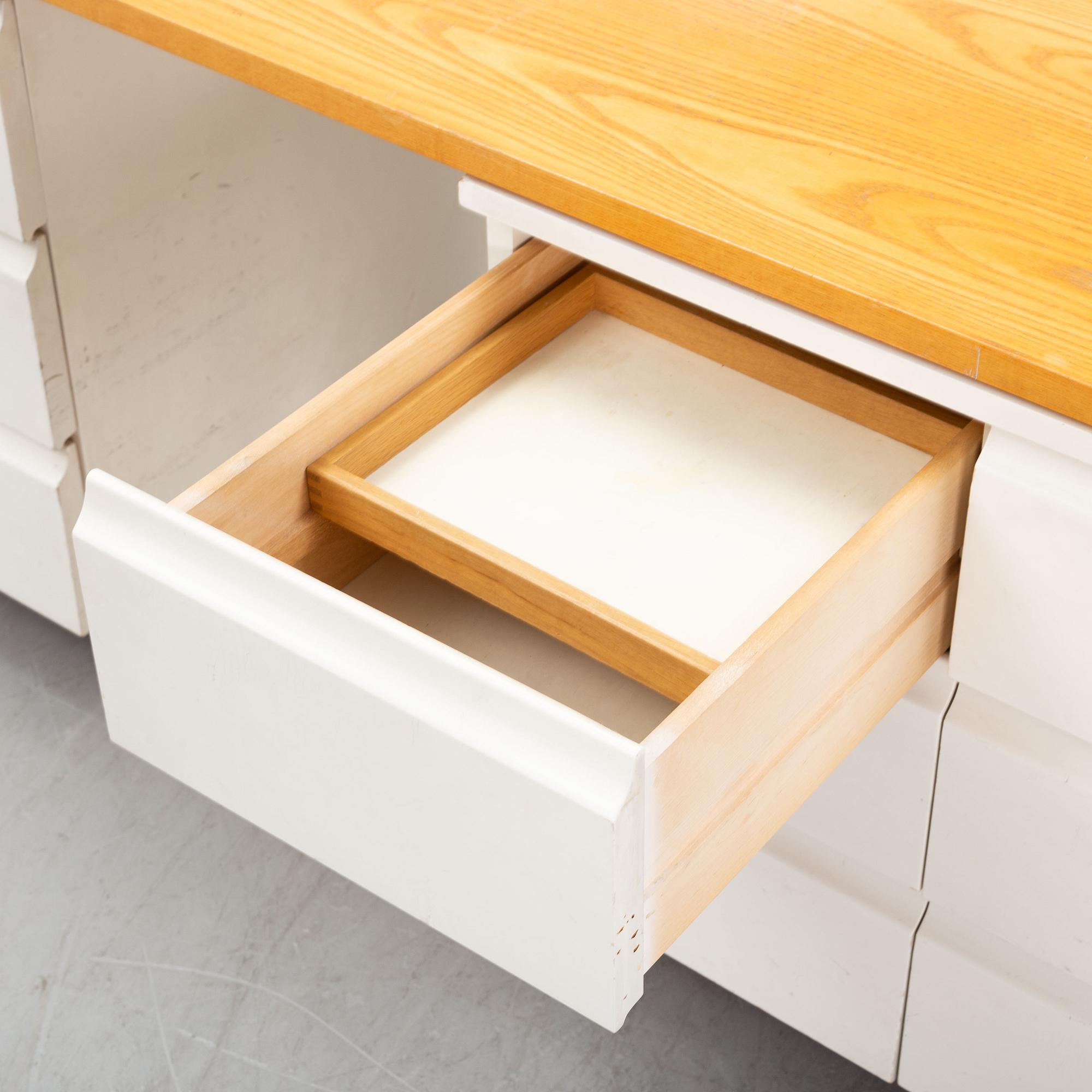 Aulis Leinonen, a model 200 writing desk, Artek, mid 20th century.