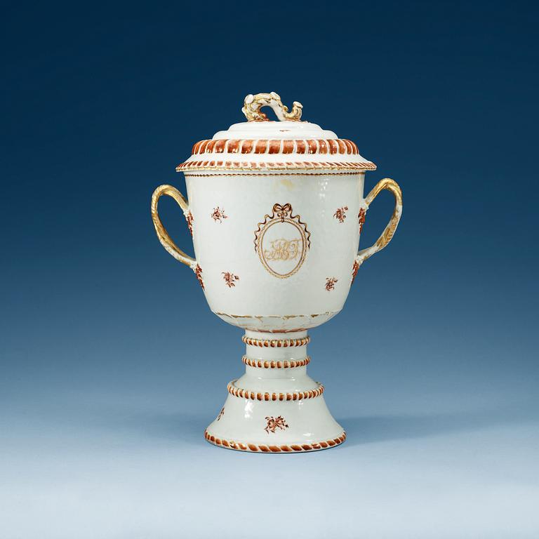 A enameled jar with cover, Qing dynasty, Jiaqing (1796-1820).