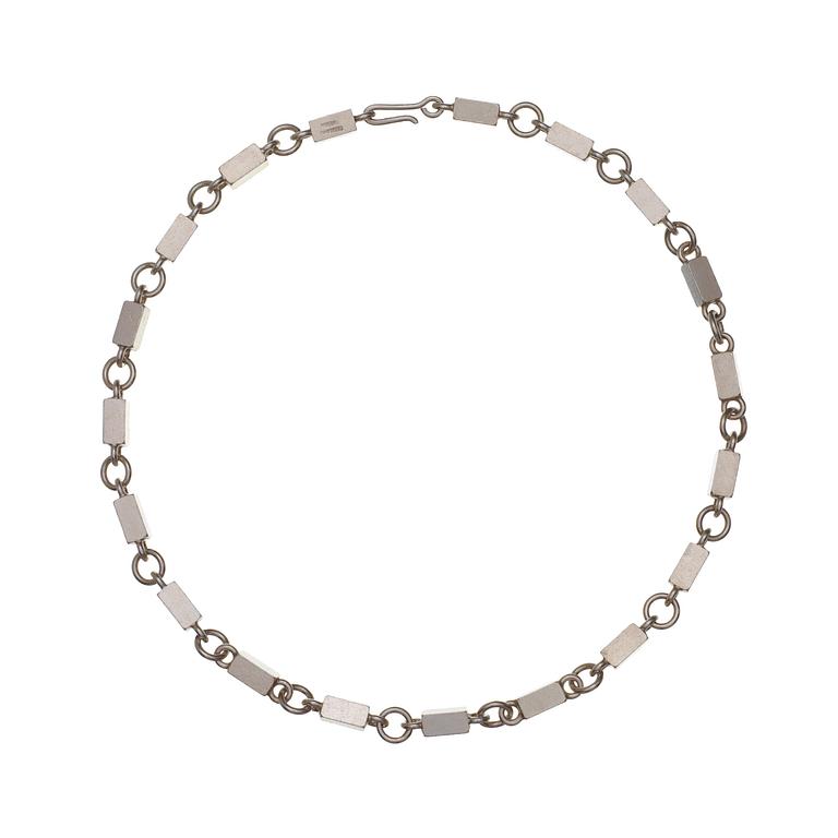 A Wiwen Nilsson sterling necklace, Lund 1947.