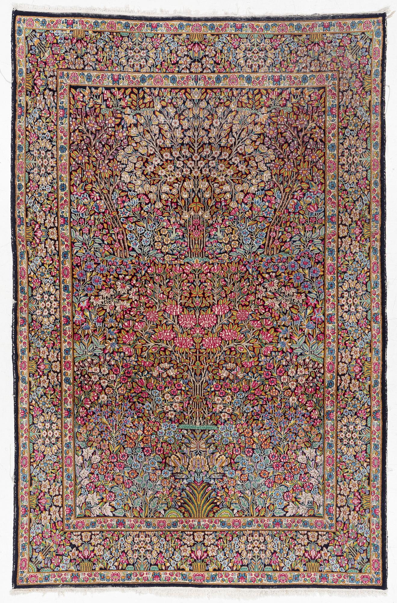Matta, Kirman, ca 305 x 200 cm.