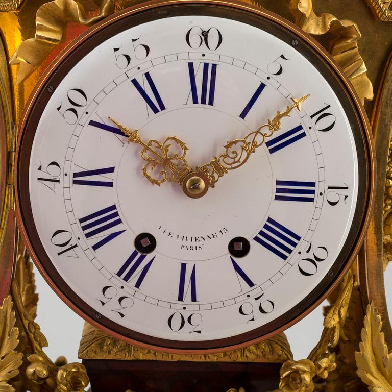 BORDSPENDYL, franskt, empirestil, 1800-talets slut, marmor och förgylld brons.