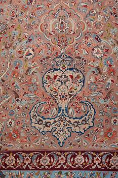 A CARPET, Old Esfahan, ca 416 x 305 cm (+ the ends have 5,5 and 7 cm flat weave).