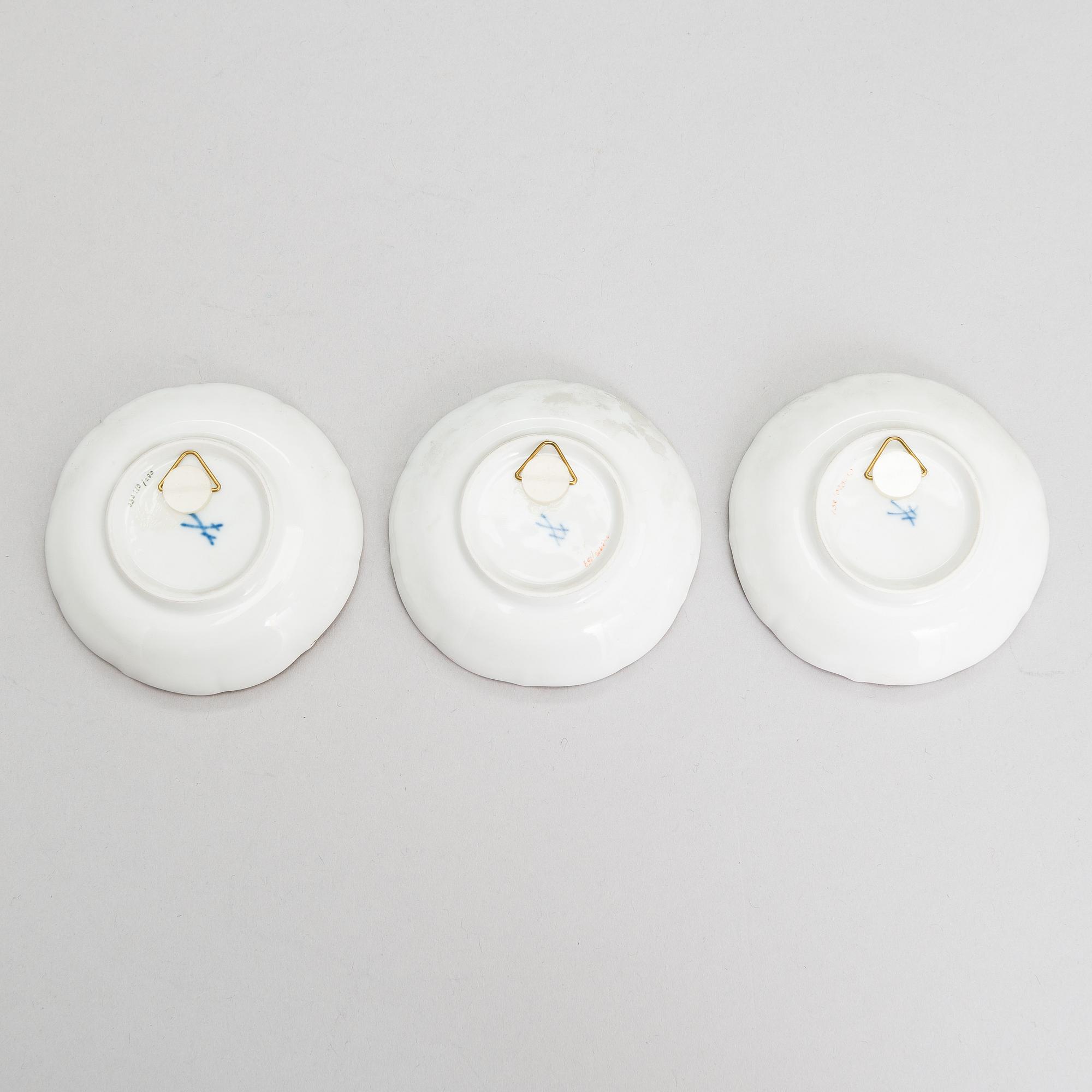 A set of 20th century eight Meissen porcelain objects.