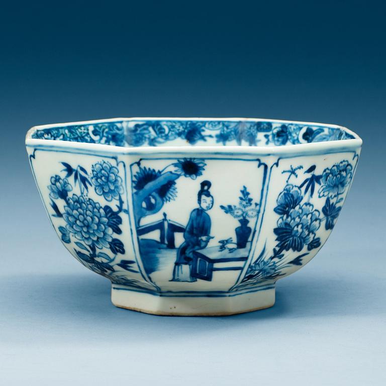 SKÅL, porslin. Qing dynastin, Qianlong (1736-95).