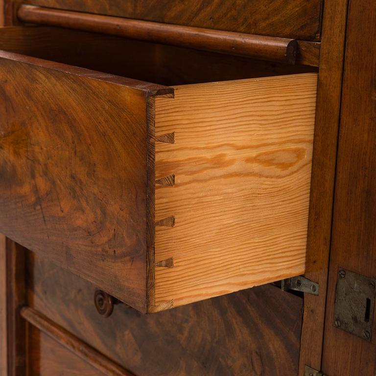 A walnut veneered tallboy dresser, end of the 19th Century.