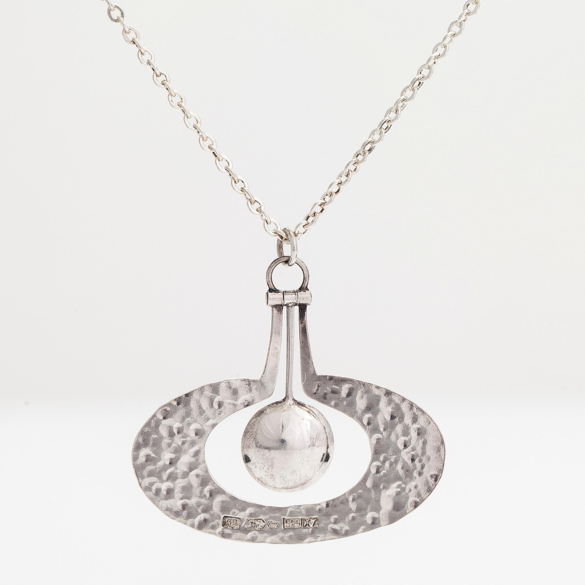 Tapio Wirkkala, halsband "Päron", sterlingsilver. Kultakeskus, Tavastehus 1975.