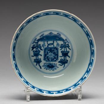 SKÅL, porslin. Qingdynastin, Kangxi (1662-1722).