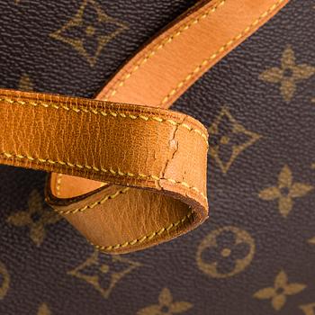 Louis Vuitton, A Monogram 'Cabas Mezzo' Bag.