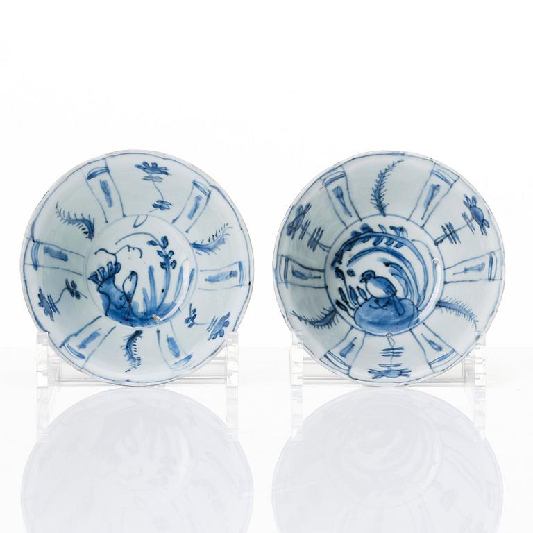 Two blue and white bowls, Ming dynasty, Wanli (1572-1572-1620).