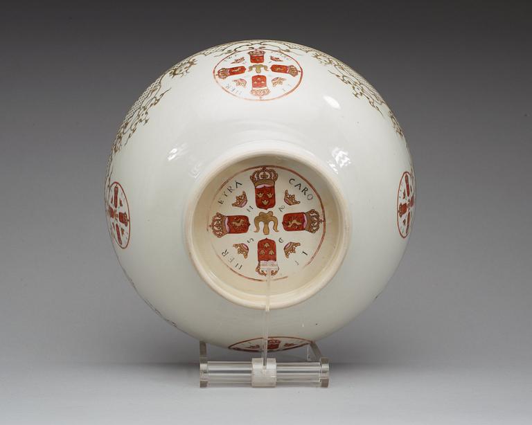 BÅLSKÅL, vapenporslin. Qing dynastin, Yongzheng, 1730-tal.