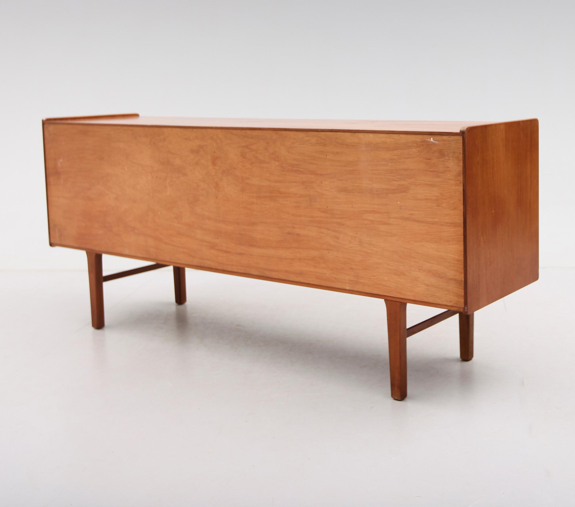 SIDEBOARD, England, 1900-talets andra hälft.