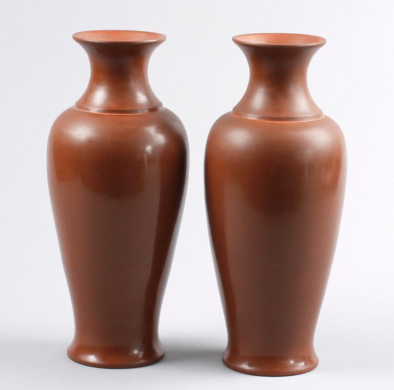 VASER, ett par, yixing lera, Kina, 1900-tal.