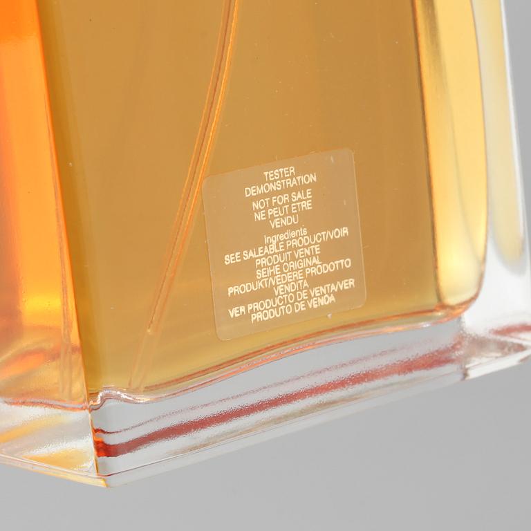 17 so called factices and 7 perfume testers.